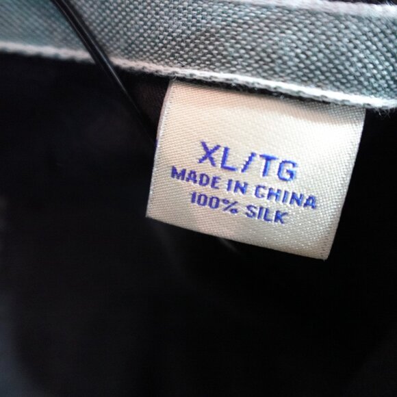 Tommy Bahama Shirt XL Black Solid Floral Jacquard 100% Silk Loop Collar - Picture 3 of 8